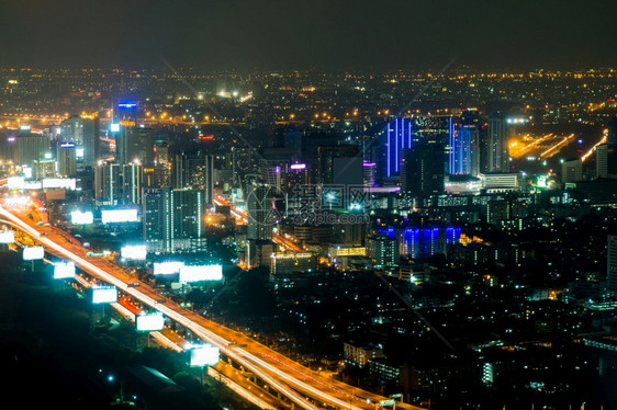 亚洲人旅游泰国曼谷市夜间晚上泰国基础设施图片