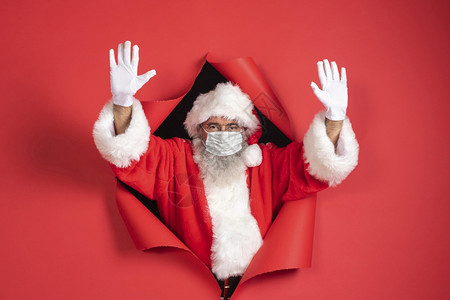 带医用口罩的男士圣诞老人服装出纸分辨率和高品质精美照片带有医用口罩的男士圣诞老人服装出纸高品质和分辨率精美照片概念织物人们图片