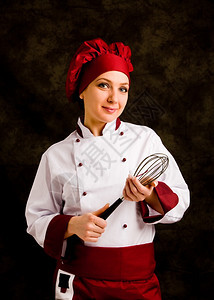 白种人年轻成功女厨师手上抽鞭子的相片玻璃自信图片