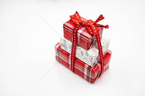 天纸圣诞礼物红箱盒装饰图片