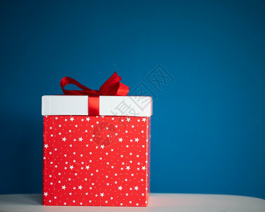 卡片展示目的圣诞礼物红箱盒图片