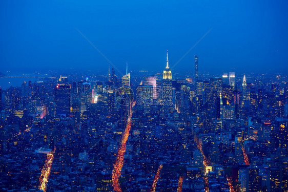 纽约市曼哈顿中心天际夜幕空线暮图片