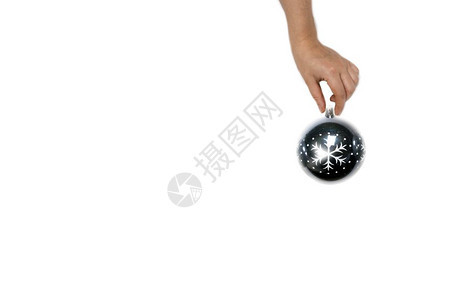 装饰风格手指握的圣诞球在白色背景上隔离文本空间关闭圣诞节球的空间在白色背景上隔离文本空间B领域图片