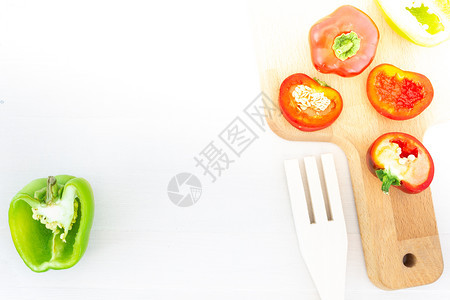 厨师最佳红色的木板上胡椒片沙拉烹饪素食菜单健康品图片