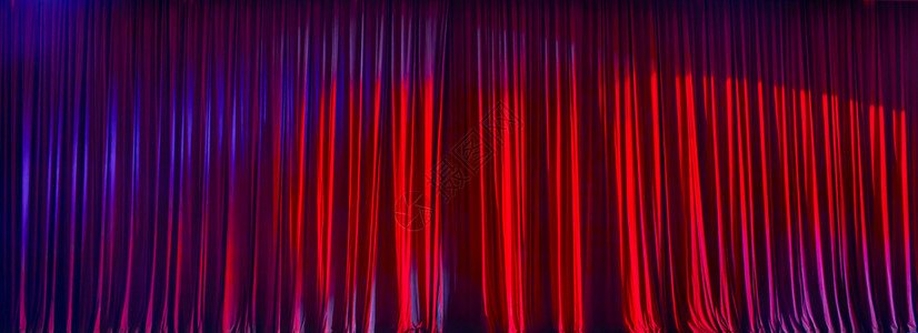 织物红色的窗帘全景灯光照亮一幕值得注意的图片