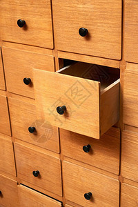 木制的细胞档案背景和纹理非常古老的木制柜子内有抽屉木制柜子内有抽屉图片