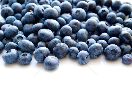 桩有机的食物白色背景上隔离的蓝莓堆积图片