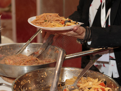 开胃菜油炸晚餐意大利面食田丽雅泰尔和彭迪施以及烹饪袋内图片