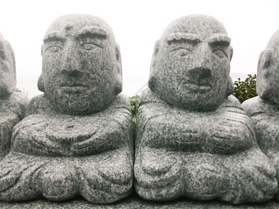 地标儒石窟韩国济州岛上的僧侣雕像图片