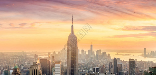 纽约日落时曼哈顿天线全景高楼暮新的图片