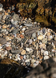矿物很多的墙纸安排石头海滩图片