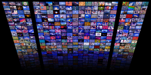控制板LCD电视作为带多彩图像的视频墙广告生产图片