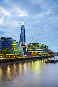 克拉夫琴科伦敦四月日伦敦与玻璃碎片的概览2015年4月日2015年4月日在伦敦英国306公尺高的伦敦河摩天大楼图片