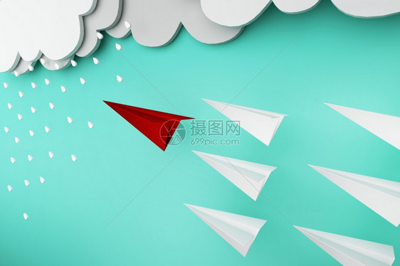 红色的团体现代带雨水概念领头红纸版领导与雨概念图片