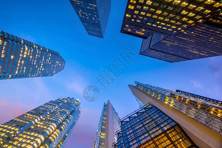 与多伦的摩天大楼一起寻找市中心金融区的一张照片办公室天际线中央图片