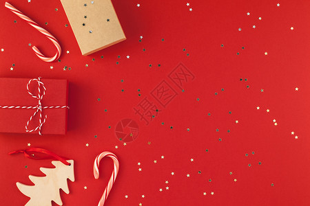卡片季节新圣诞年礼物包裹的丝带平板最顶端天视2019年圣诞节2019年庆祝手工制作礼品盒红纸色火花金假期图片