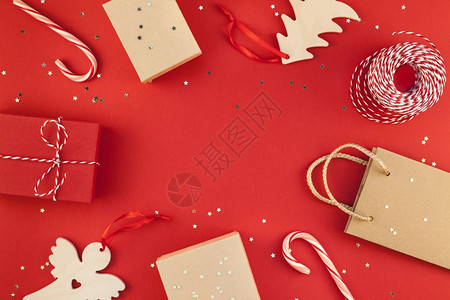 卡片季节红色的新圣诞年礼物包裹的丝带平板最顶端天视2019年圣诞节2019年庆祝手工制作礼品盒红纸色火花金图片