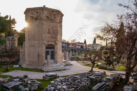 普拉卡历史希腊雅典罗马大风和塔的残留物春季下午1点在希腊雅典文化图片
