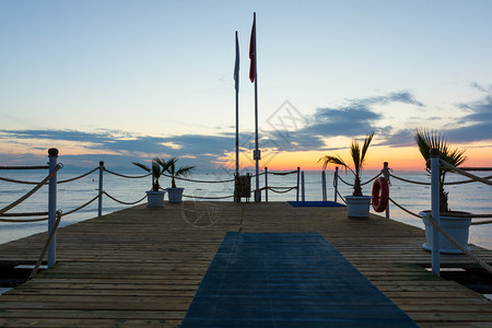码头美丽的落日图片