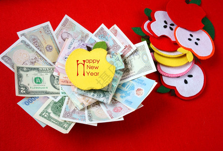 假期充满活力越南Tet的红色背景习惯越南在Tet上的习惯是幸运钱一种越南传统文化儿童祝某人新年快乐接受红包Tet还新年月球太阴图片