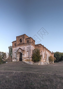 变身乌克兰敖德萨地区利曼斯科耶村被遗弃的圣三一天主教大堂乌克兰利曼斯科耶被遗弃的教堂三位一体图片