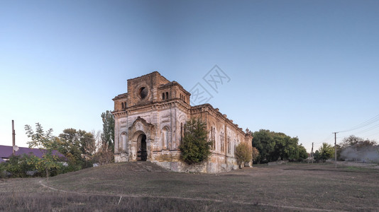 基督三位一体乌克兰敖德萨地区利曼斯科耶村被遗弃的圣三一天主教大堂乌克兰利曼斯科耶被遗弃的教堂变身图片
