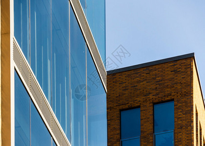 在汉堡奥尔托纳的办公室和商业大楼上角抽象照相片Septhlookingphoto玻璃感人的蓝色图片