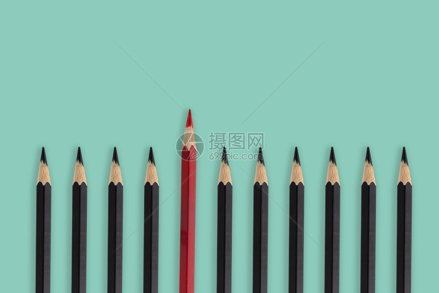 学习蓝颜色背景想法上顶端黑红铅笔的蓝色背景概念最小红色的潮人图片
