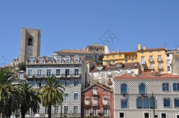 屋纪念碑在葡萄牙里斯本与西大教堂的美丽城市风景蓝色的图片