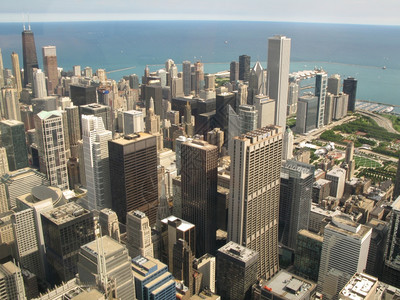 中西部公司的地铁伊利诺州芝加哥的空中景象从西尔斯塔向东北看图片