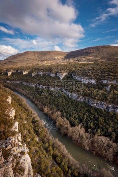 西班牙卡斯蒂利亚莱昂布尔戈斯日落时埃布罗河峡谷景观乡村的风优美旅行图片
