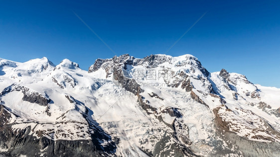 自然瑞士Mathorhon山地风景与蓝天空户外寒冷的图片