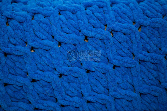 内部的纺织品美利奴羊毛特写漂亮的蓝色毛绒毯漂亮的针织温暖和舒适的概念铭文空间特写铭文的空间图片