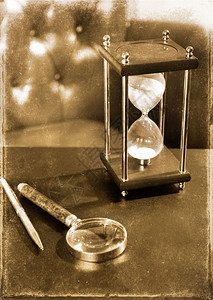 用于台式桌面侦探工作的古老物品沙玻璃犯罪学目的图片