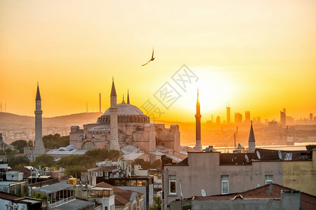建筑学在土耳其伊斯坦布尔的HagiaSophia美景从日落时的顶端观光君士坦丁堡文化图片