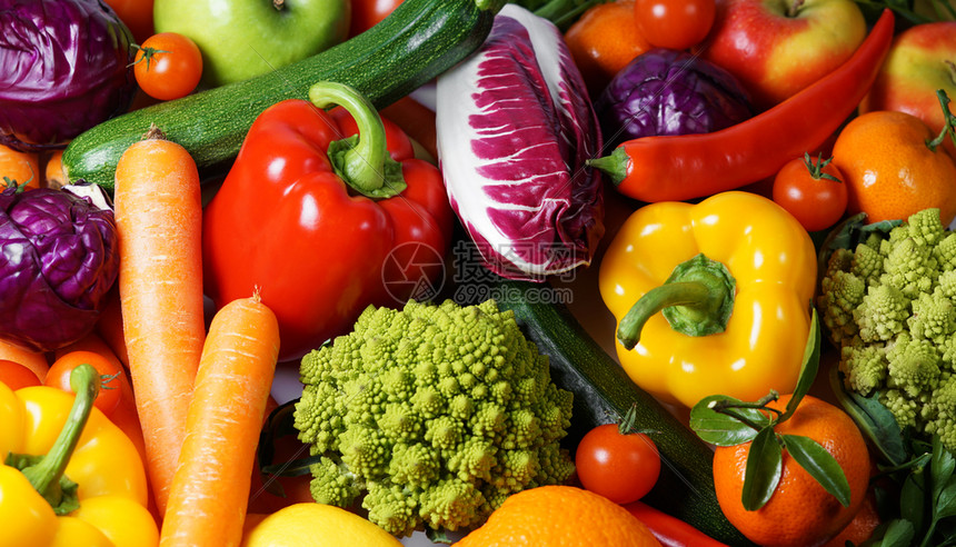 分散在一张桌子上的水果和蔬菜新鲜有机各种类的品最接近于顶端视图背景普通话素食主义者苹果图片