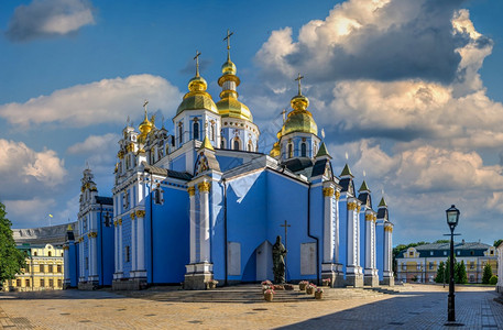 城市景观金色圆顶乌克兰基辅0712乌克兰基辅的圣迈尔斯金圆顶修道院在一个阳光明媚的夏日早晨乌克兰基辅的圣迈尔斯金圆顶修道院城市图片