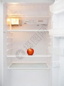 红色的昂贵厨房白色冰箱里面只有一个苹果的白面冰箱图片