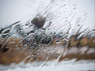 液体健康车窗上有雨滴的照片清除图片