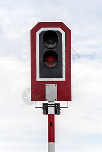 泰国车站火场电线杆上的信号灯交通电的图片