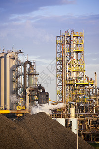 金属行业大型钢铁厂重工业生锈的图片
