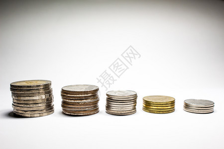财富信用奢华硬币堆积在一枚上图片