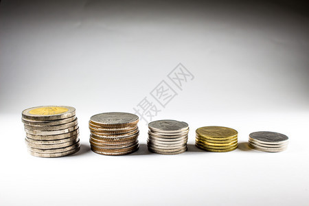 亚洲硬币堆积在一枚上王商业图片