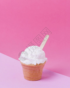 冰淇淋杯加罐香草白色的图片