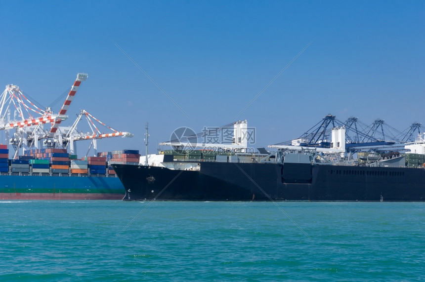 海运国际集装箱货船的物流运输进出口物流和货运海集装箱货船贸易后勤图片