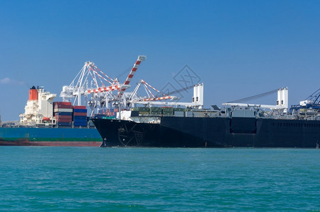 进口天线码头海运国际集装箱货船的物流运输进出口物流和货运海集装箱货船图片