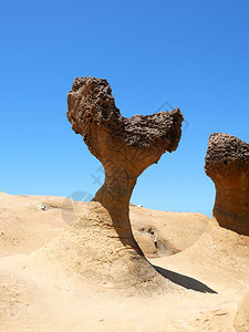 夏天目的地新北叶利乌地公园的心形岩石成地标图片