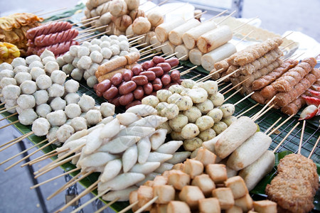 食品店炸肉丸子有各种样的碎块和形体球自助餐一顿饭香料图片