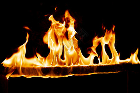 抽象艺术黑色背景的火焰燃烧红色热火花上升烈橙光闪耀的飞行粒子质地篝火炽盛图片