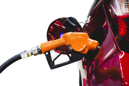 乙醇燃料油泵喷嘴正在对一辆红车的油箱加自动售货机图片